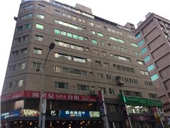 鄰近威堡今綻社區推薦-林森北路大樓，位於台北市中山區